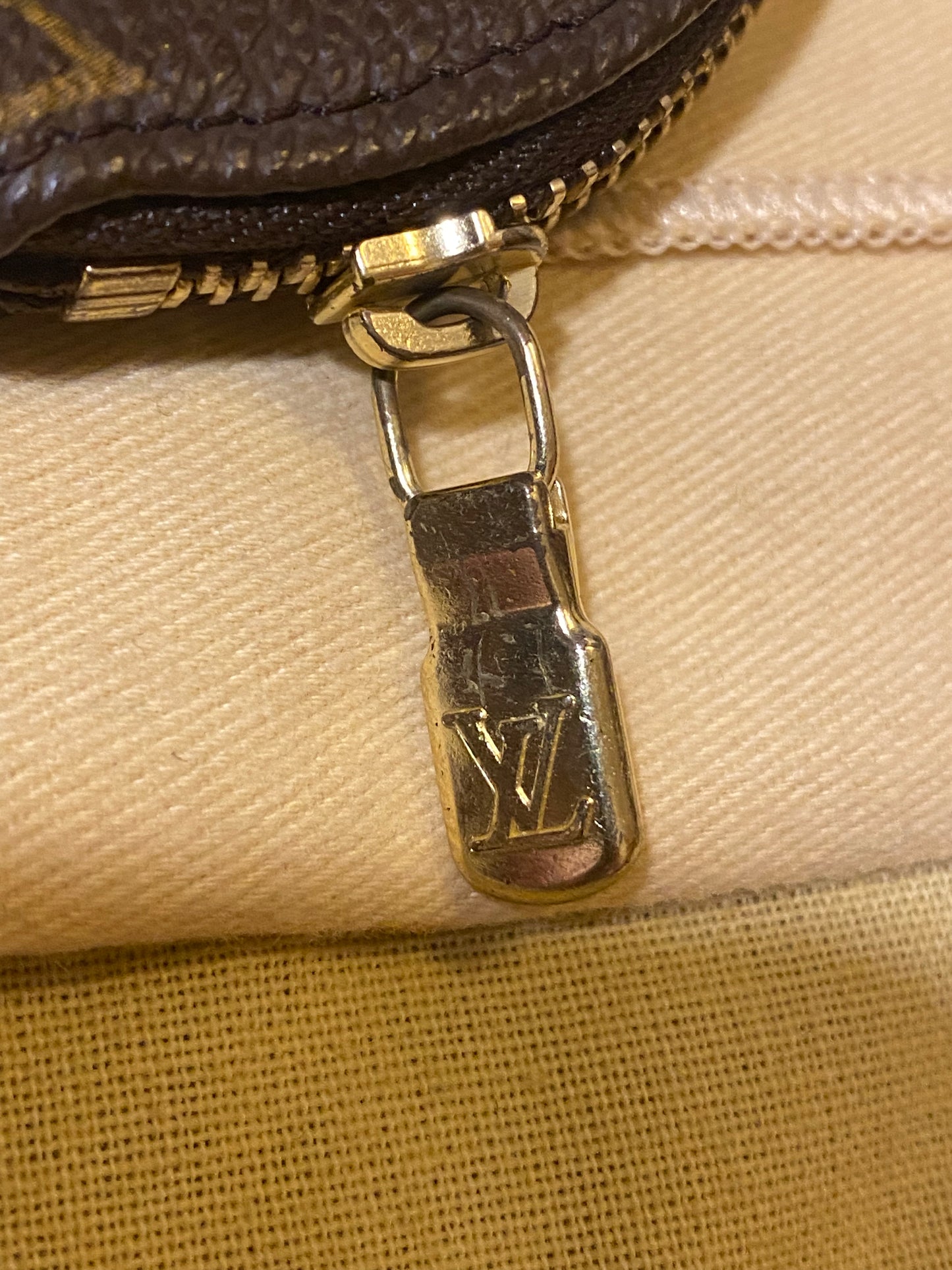 Vintage Bag: Authentic Louis Vuitton Wallet and Round Coin Purse